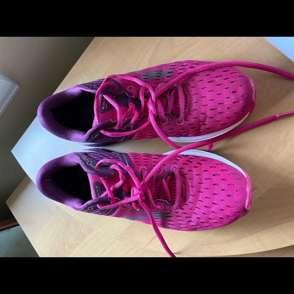 Athletic shoes